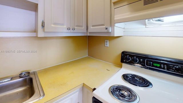 1955 NE 135th St 301, North Miami, FL 33181