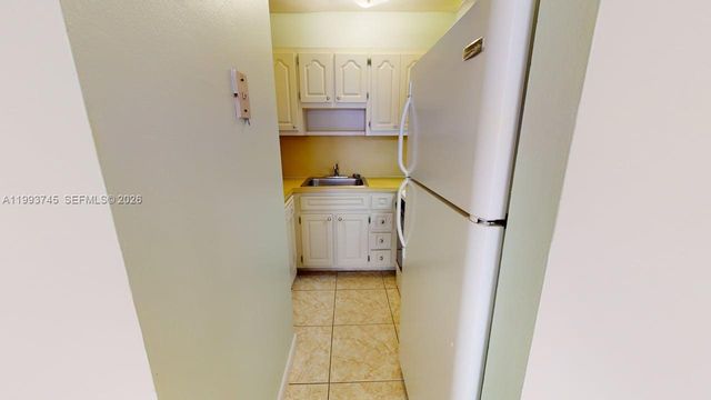 1955 NE 135th St 301, North Miami, FL 33181