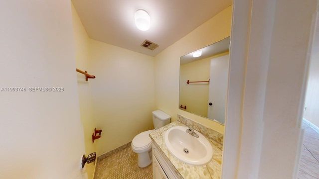 1955 NE 135th St 301, North Miami, FL 33181