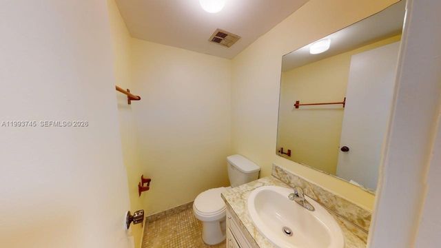 1955 NE 135th St 301, North Miami, FL 33181