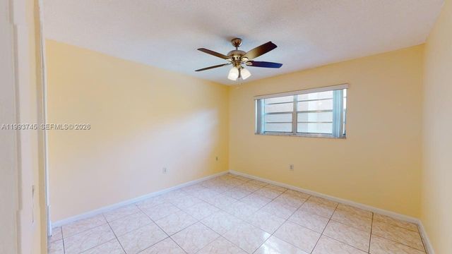 1955 NE 135th St 301, North Miami, FL 33181
