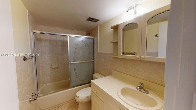 1955 NE 135th St 301, North Miami, FL 33181