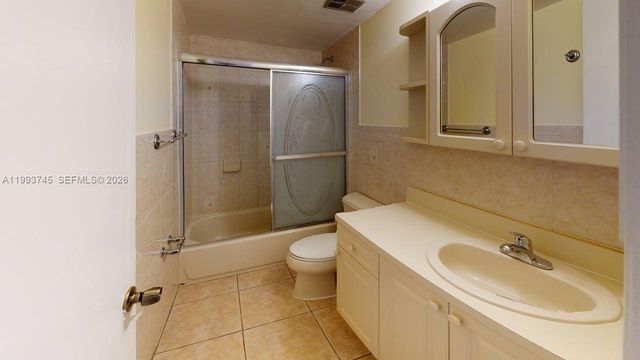 1955 NE 135th St 301, North Miami, FL 33181