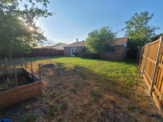5644 Perrin Street, The Colony, TX 75056