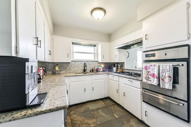 71 Garfield Street, La Porte, TX 77571