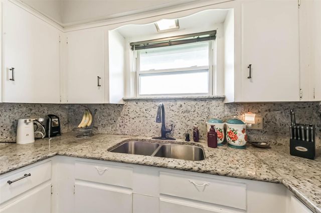 71 Garfield Street, La Porte, TX 77571