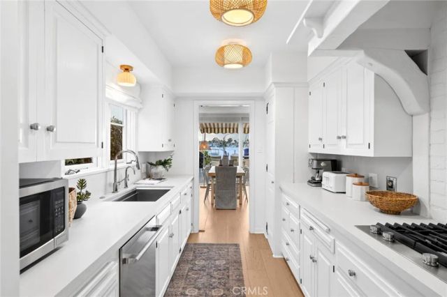 1411 E Bay Avenue, Newport Beach, CA 92661