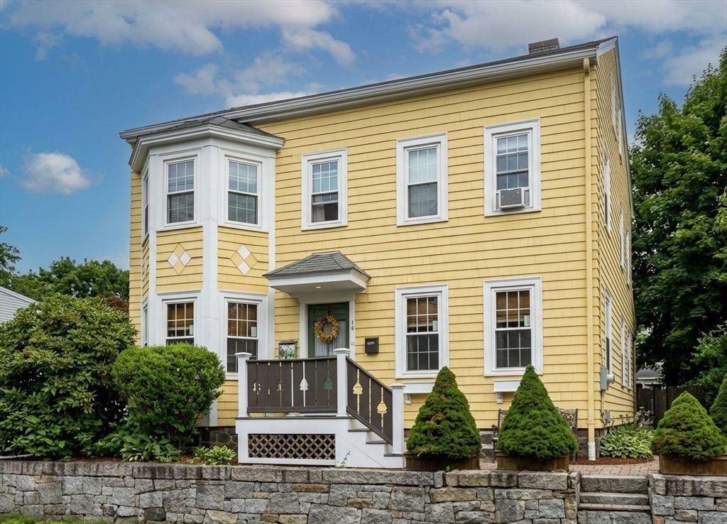 19 Rowland Street 1, Marblehead, MA 01945