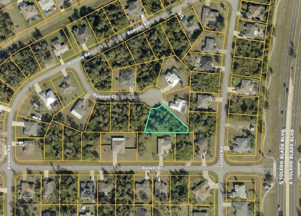 Image 2 of property listing at 1215 RUMSON COURT, North Port, FL 34288