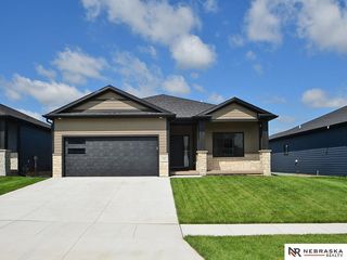 335 N 105 Street, Lincoln, NE 68527