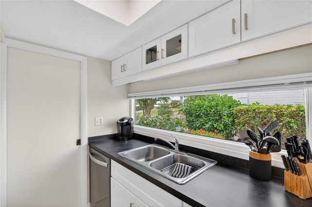 1128 W PEPPERTREE LANE 111, Sarasota, FL 34242