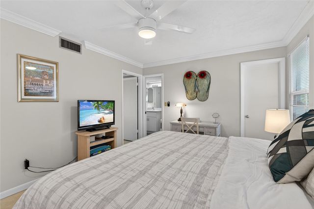 1128 W PEPPERTREE LANE 111, Sarasota, FL 34242