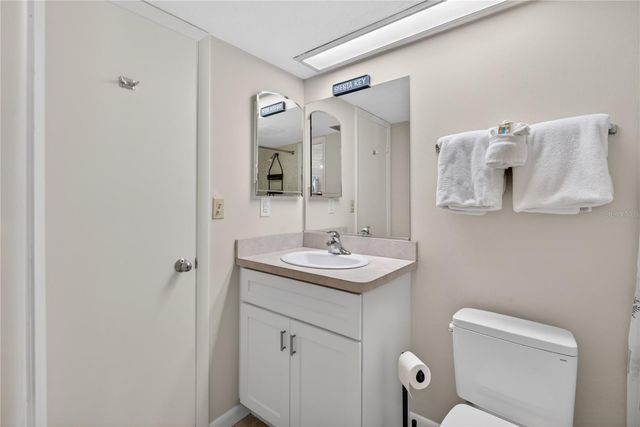 1128 W PEPPERTREE LANE 111, Sarasota, FL 34242