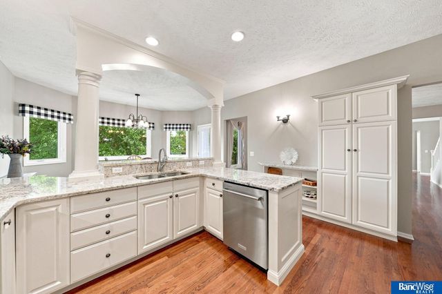 3201 Crown Pointe Road, Lincoln, NE 68506