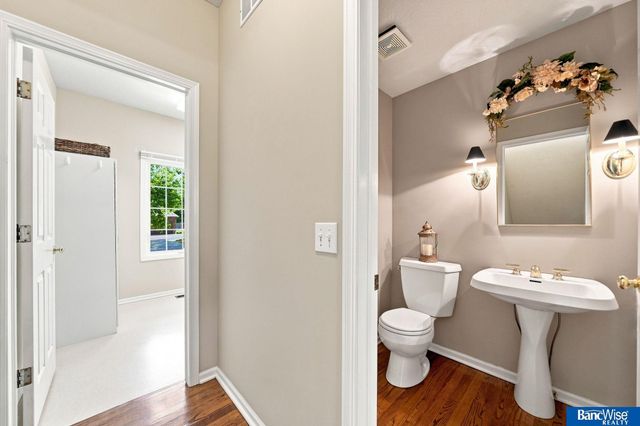 3201 Crown Pointe Road, Lincoln, NE 68506