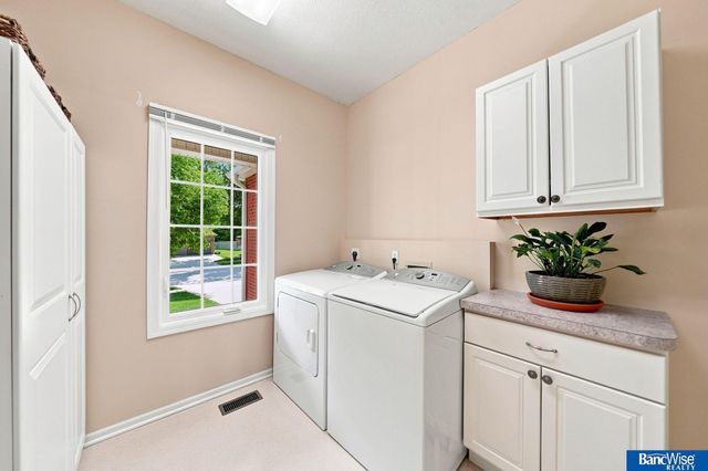 3201 Crown Pointe Road, Lincoln, NE 68506