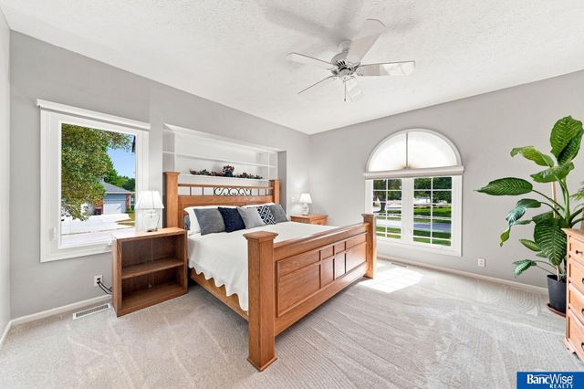 3201 Crown Pointe Road, Lincoln, NE 68506