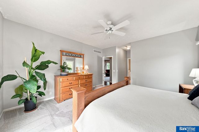 3201 Crown Pointe Road, Lincoln, NE 68506