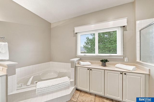 3201 Crown Pointe Road, Lincoln, NE 68506
