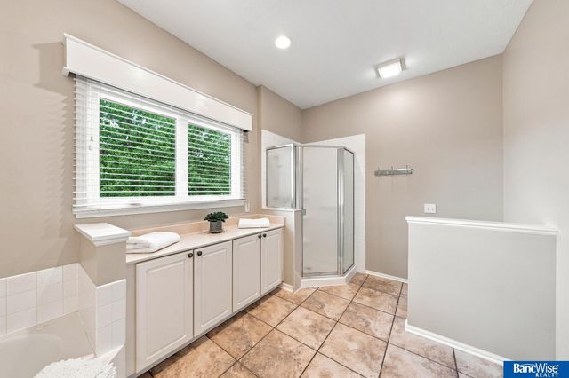 3201 Crown Pointe Road, Lincoln, NE 68506