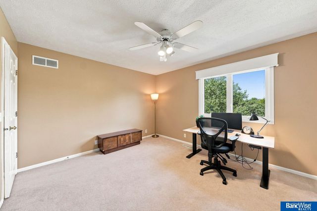3201 Crown Pointe Road, Lincoln, NE 68506