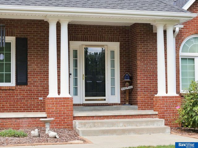 3201 Crown Pointe Road, Lincoln, NE 68506