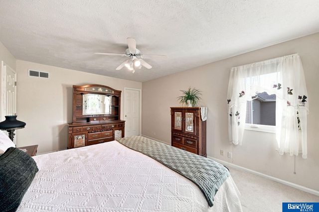 3201 Crown Pointe Road, Lincoln, NE 68506