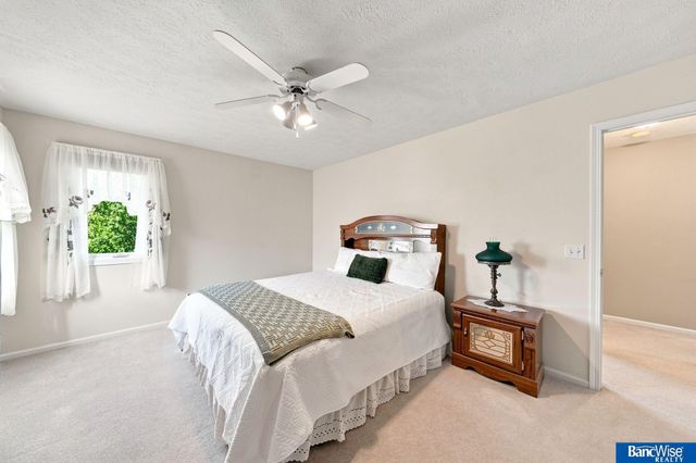 3201 Crown Pointe Road, Lincoln, NE 68506