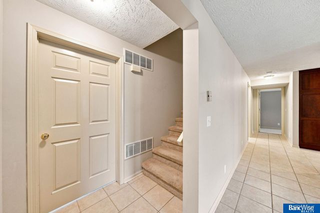 3201 Crown Pointe Road, Lincoln, NE 68506