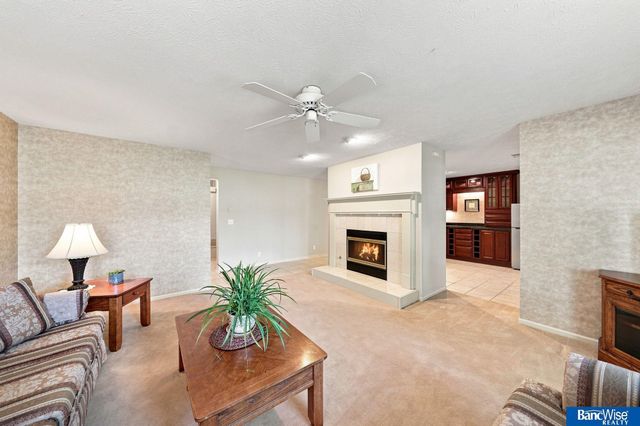 3201 Crown Pointe Road, Lincoln, NE 68506