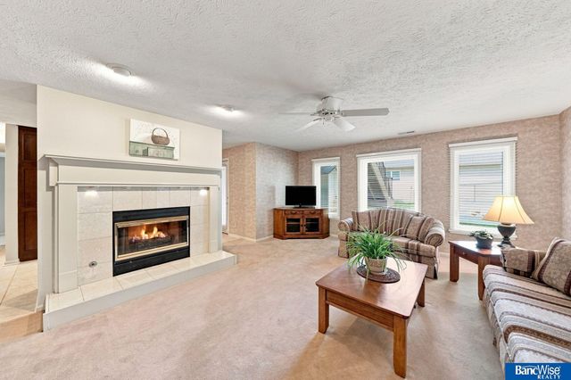 3201 Crown Pointe Road, Lincoln, NE 68506