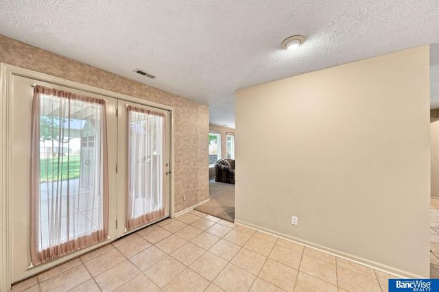 3201 Crown Pointe Road, Lincoln, NE 68506