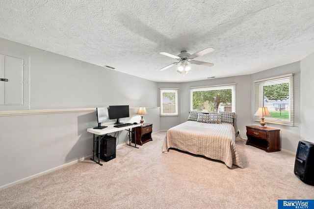 3201 Crown Pointe Road, Lincoln, NE 68506