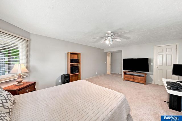 3201 Crown Pointe Road, Lincoln, NE 68506