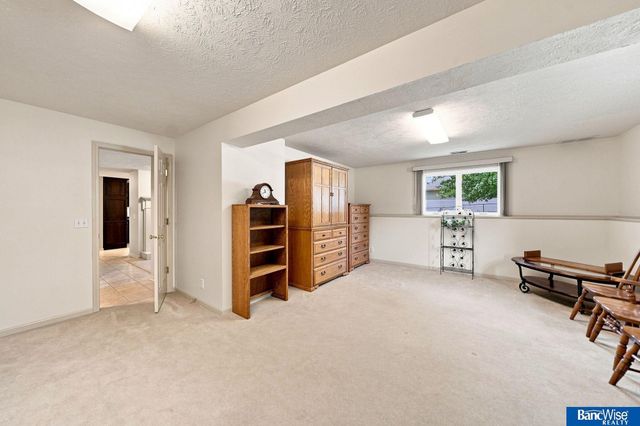 3201 Crown Pointe Road, Lincoln, NE 68506