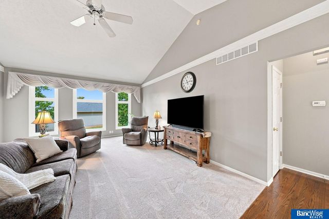 3201 Crown Pointe Road, Lincoln, NE 68506