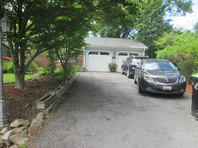14 CHERBOURG CT, Potomac, MD 20854