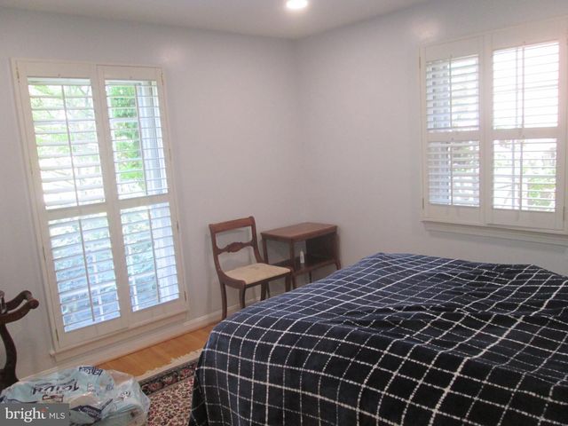 14 CHERBOURG CT, Potomac, MD 20854