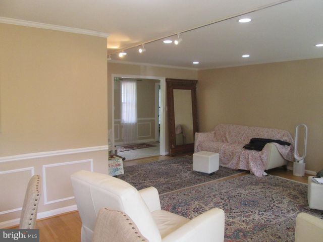 14 CHERBOURG CT, Potomac, MD 20854
