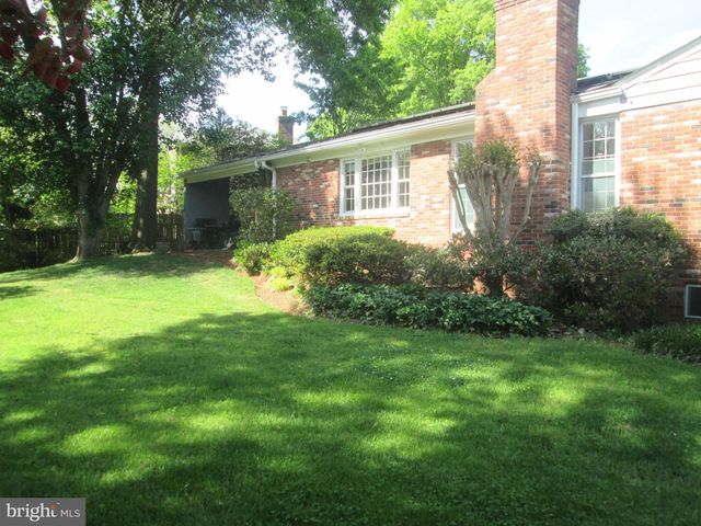 14 CHERBOURG CT, Potomac, MD 20854