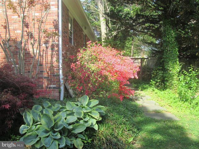 14 CHERBOURG CT, Potomac, MD 20854