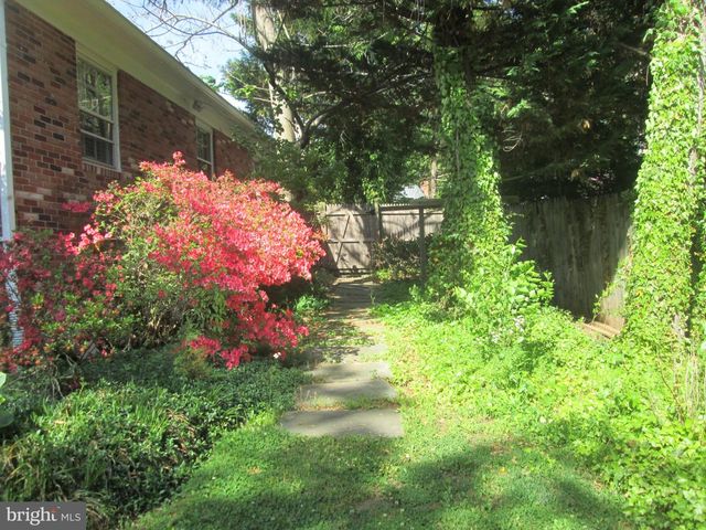 14 CHERBOURG CT, Potomac, MD 20854