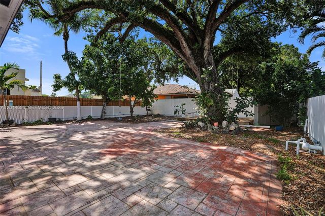 2420 SW 16th St, Miami, FL 33145