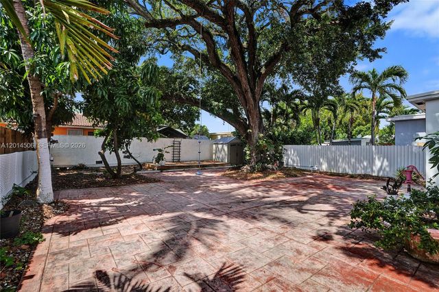 2420 SW 16th St, Miami, FL 33145