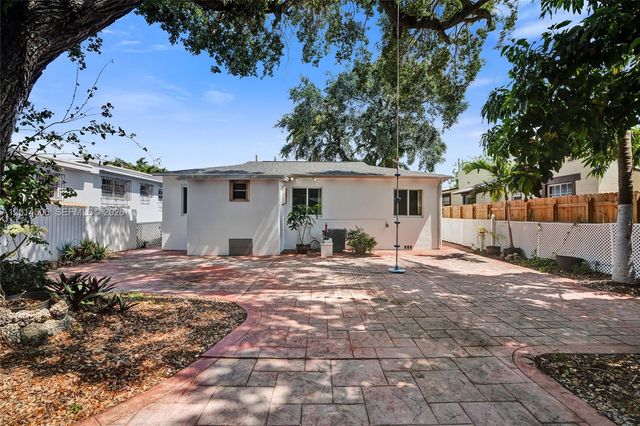 2420 SW 16th St, Miami, FL 33145