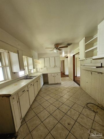 7717 Pontiac Dr, Pensacola, FL 32506