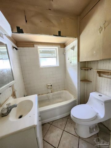 7717 Pontiac Dr, Pensacola, FL 32506