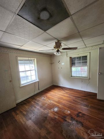 7717 Pontiac Dr, Pensacola, FL 32506