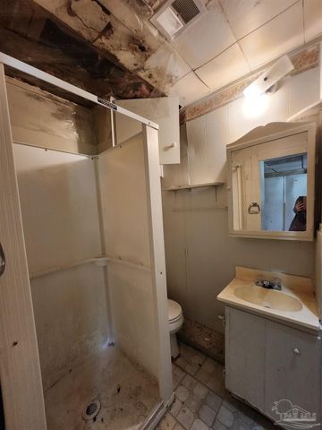 7717 Pontiac Dr, Pensacola, FL 32506