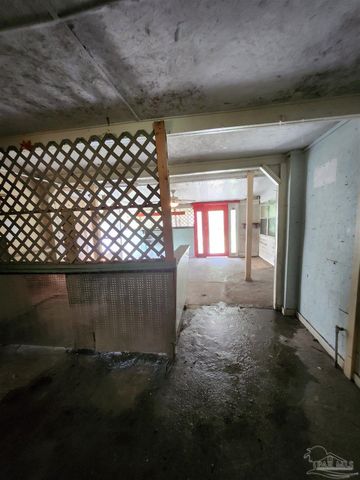 7717 Pontiac Dr, Pensacola, FL 32506